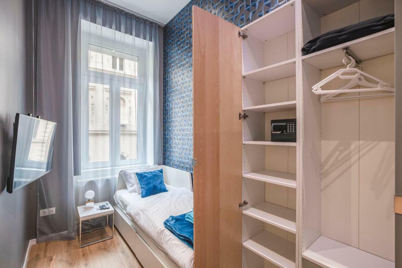 Broadway Apartment *